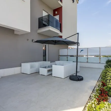 Luxury With A Swimming Pool Stobrec, - 14700 Villa