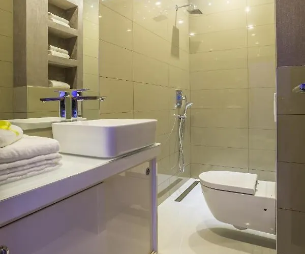 Luxury With A Swimming Pool Stobrec, - 14700 *