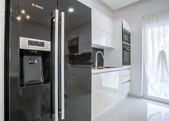 Luxury With A Swimming Pool Stobrec, - 14700 *