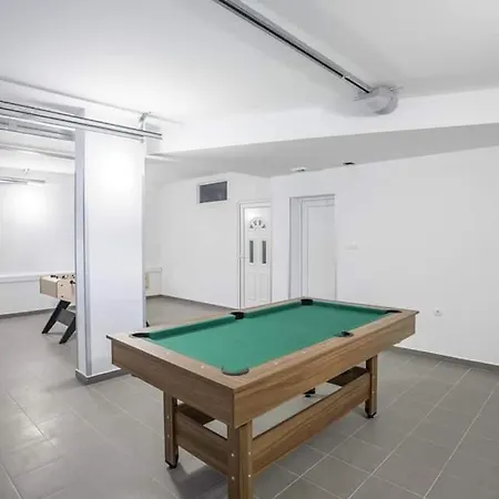Luxury With A Swimming Pool Stobrec, - 14700 Split