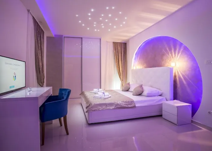 Luxury With A Swimming Pool Stobrec, - 14700