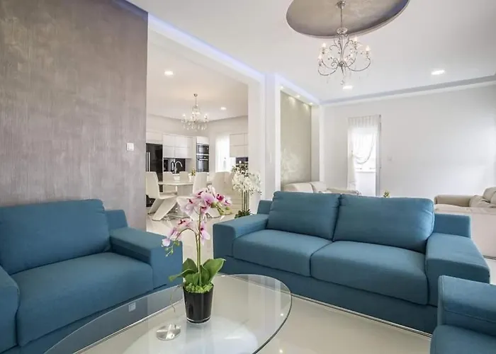 Luxury With A Swimming Pool Stobrec, - 14700 Vila Split
